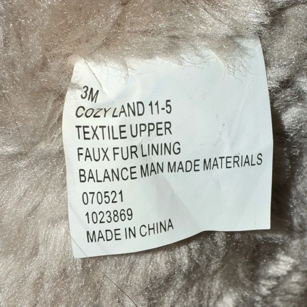 Makalu Faux Fur Winter Boots (Youth 3M) with flaws
